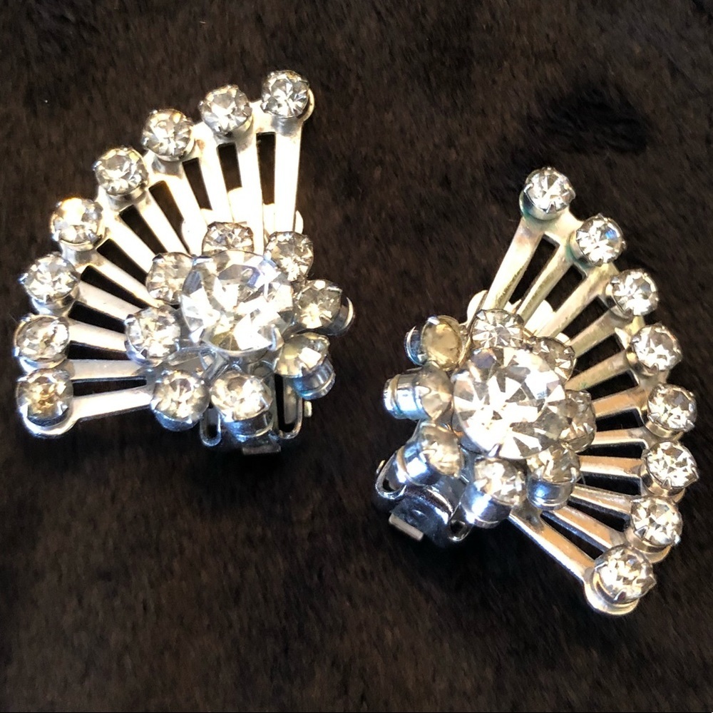 Vintage Rhinestone Spray clip on earrings fan 1950’s